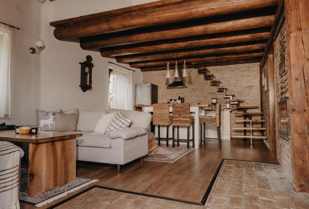 Honey Home Bistriţa エクステリア 写真