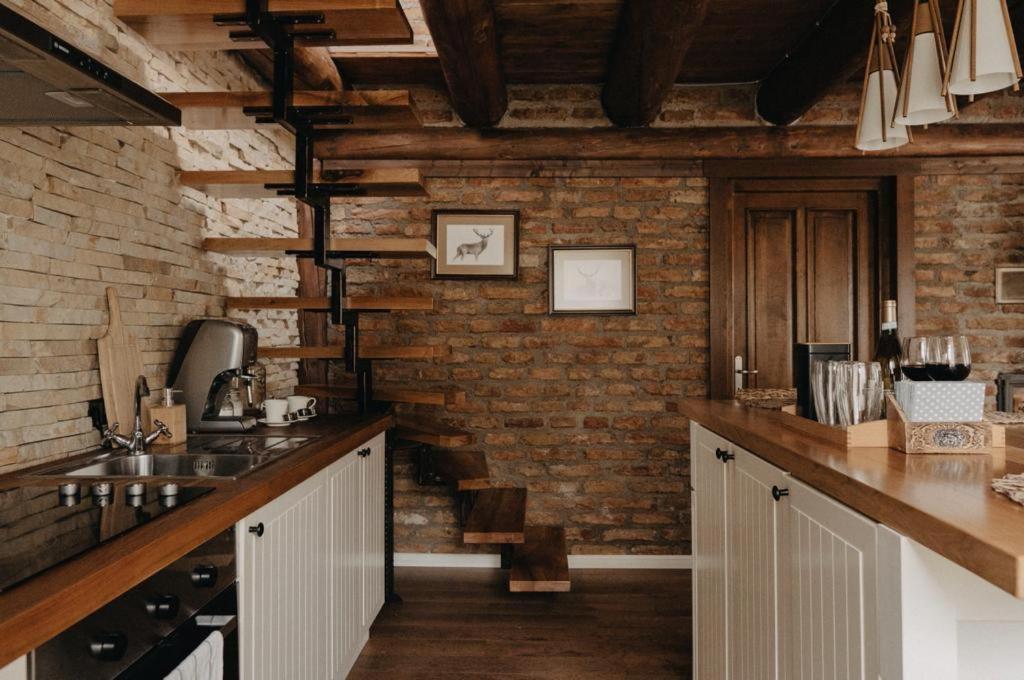 Honey Home Bistriţa エクステリア 写真